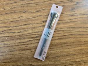 lot 228 image: e.l.f. Putty Blush Brush