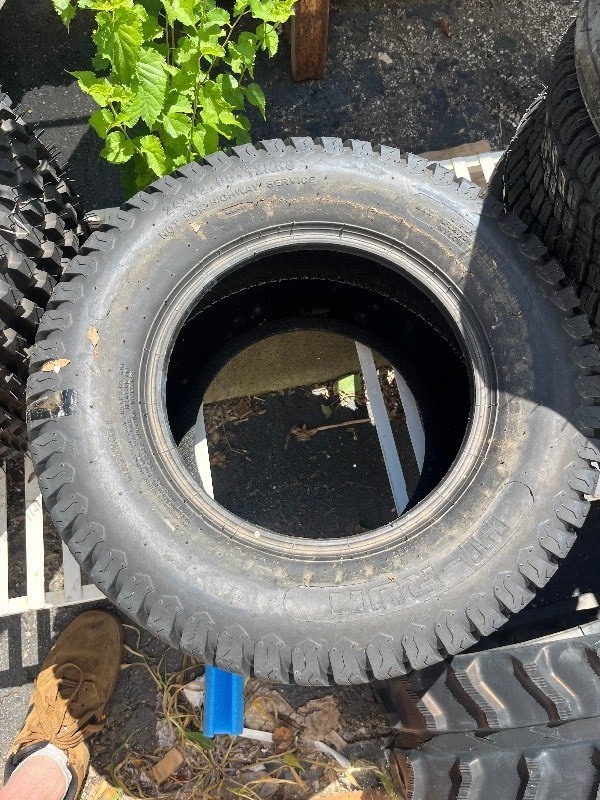 lot 682 image: HI-RUN Lawn & Garden Tire 24x12.00 -12 NHS