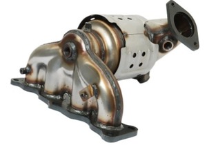 lot 2092 image: Catalytic Converter Exhaust Manifold For 15-20 Hyundai Sonata KIA Optima L4 2.4L