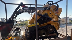 lot 7124 image: Unused AGT MX-CRT23 Mini Skid Steer Loader 739cc