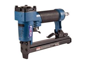 lot 15322 image: Dynastus 20 Gauge Pneumatic Heavy Duty Stapler T50 38Inch Crown Air Staple Gun with 1000 Staples - Retail $32