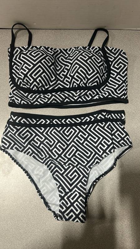lot 6132 image: Black & White Geometric Print Bikini Set-medium