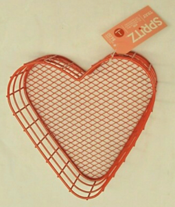 lot 7091 image: Red Heart Shaped Wire Tray (7 14 in L x 7 in W x  2 34 in H)
