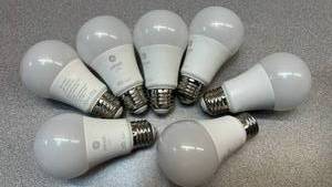 lot 6860 image: GE refresh LED HD Light Bulbs E26 Base Lot of 7 800 lumens