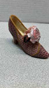 lot 6881 image: Decorative Shoe Figurine with Bow Ornament Pink purple Textured