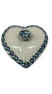 lot 7045 image: Heart-Shaped Ceramic Covered Container with Blue Speckled Decoration-sugar or condiment pot