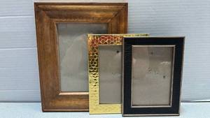 lot 7291 image: Picture Frames Lot 3 Piece Assorted Sizes