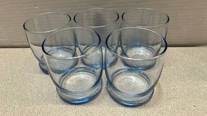 lot 7721 image: Set of 5 Glass Drinking Glasses with Blue Trim