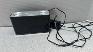 lot 7725 image: Emerson Compact Stereo Speaker System with CD and Radio