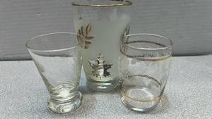lot 7727 image: 3-Piece Glassware Set with Leaf and Maple designs