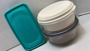 lot 7729 image: Food Storage Containers with Lids Turquoise, white  and Clear 3-Piece Set