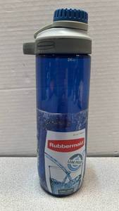 lot 7741 image: Rubbermaid 24 oz Leak Proof Water Bottle