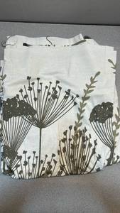 lot 7743 image: Botanical Print shower curtain with bar hangers