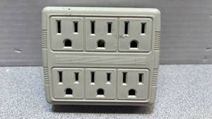 lot 7746 image: 6-Outlet Wall-Mount Power box 12 AWG
