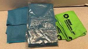 lot 7753 image: 4 micro fiber cloths
