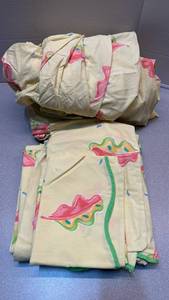 lot 7757 image: Light yellow queen sheet set