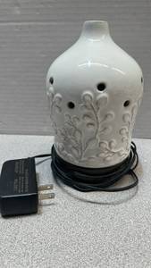 lot 7768 image: White Ceramic Diffuser with Leaf Pattern and Power Adapter