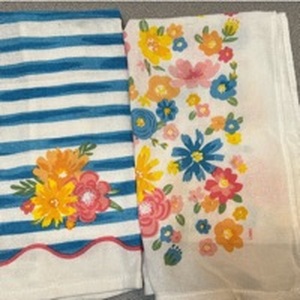 lot 7802 image: Floral Print Kitchen Towels Lot 2 Pieces
