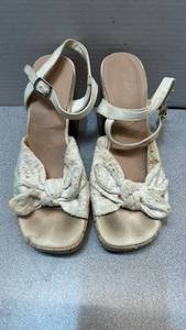 lot 7841 image: Womens Cream Bow Platform Sandals with Ankle Strap-size 6