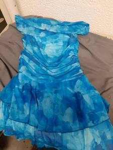 lot 470 image: Womens Medium Mesh Blue Dress - Retail $0