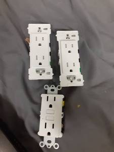lot 471 image: ELECTECK 3 Pack GFCI Outlets 15 Amp, Non-Tamper Resistant, Decor GFI Receptacles with LED Indicator, Ground Fault Circuit Interrupter, Wallplate Not Included, ETL Listed, White - Retail $33