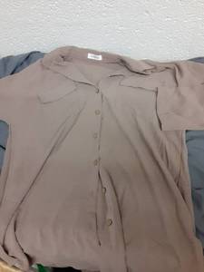 lot 481 image: Size Small Oversized Beach Swimsuit Cover Up - Retail $0