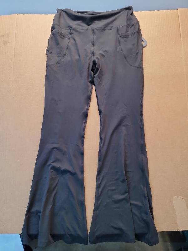 lot 17184 image: Black Flare Leg Yoga Pants with Pockets XL - Retail $20