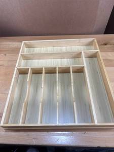 lot 1525 image: SilverwareDrawer Sorter - just over 16x18