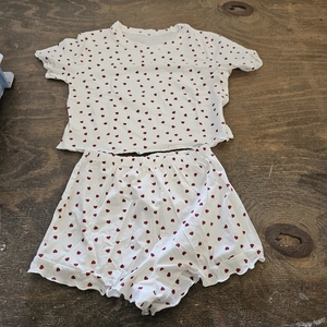 lot 4477 image: OOQONQ 2 Piece Pajama Sets for Women White with Red Hearts Medium