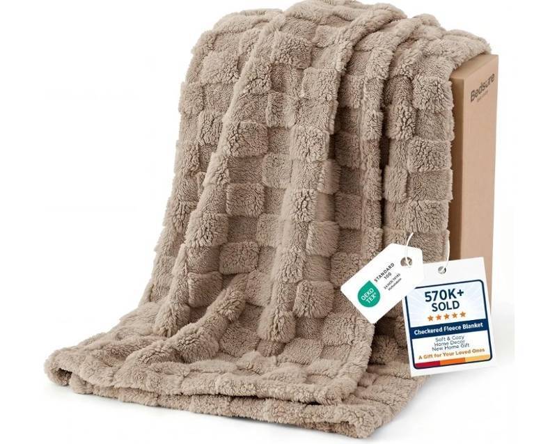 lot 63644 image: Bedsure GentleSoft Light Brown Throw Blanket for Couch - Checkered Fleece Blankets Gifts for Kids Girls, Cute Soft Cozy Throw for Bedroom Home Decor Gifts, 50x60 Inches - Retail $30