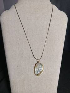 lot 6390 image: Shell Pendant Necklace with Gold-Tone Metal Setting
