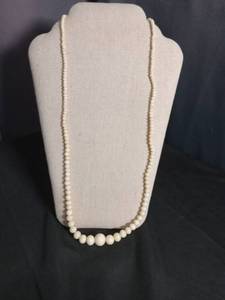 lot 6396 image: Cream Beaded Necklace Strand Graduated Pearls