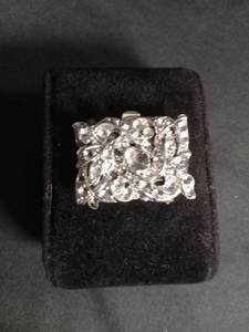 lot 6402 image: Pendant with Clear Stones and Metal Setting