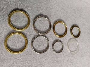 lot 6410 image: Metal Keychain Rings Lot 8 Piece Set Mixed Sizes Gold Silver Tone