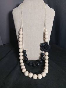 lot 6414 image: Beaded Necklace with Black Rose Pendant Cream and Black Beads
