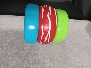 lot 6431 image: 3 Colored Bangle Bracelets Blue Red Green