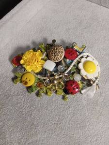 lot 6436 image: Decorative Brooch Pin with Flowers Buttons and Ladybugs