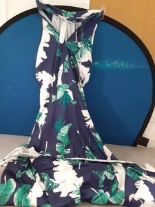 lot 841 image: Size Small Floral Dress - Retail $0