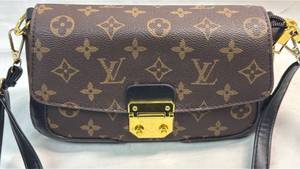 lot 2 image: Beautiful brand new purse