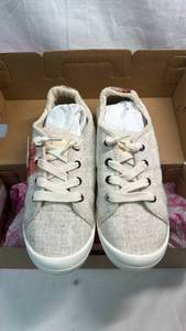 lot 36 image: Roxy Bayshore II Canvas Lace-Up Shoes Size 8