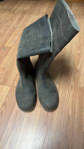 lot 110 image: Ironwear Rubber Boots Size 10 w Textured Cuff