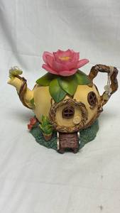 lot 133 image: Hallmark Decorative Teapot with Pink Lotus Flower and Leaves