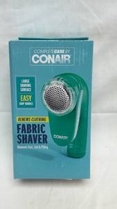 lot 168 image: Conair Fabric Shaver Large Shaving Surface 3-Setting Distance Controller