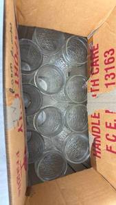 lot 189 image: Glass Canning Jars Quilted Pattern 11 Count Box