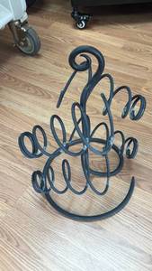 lot 203 image: Wrought Iron Spiral Decorative 4-Bottle Wine Rack