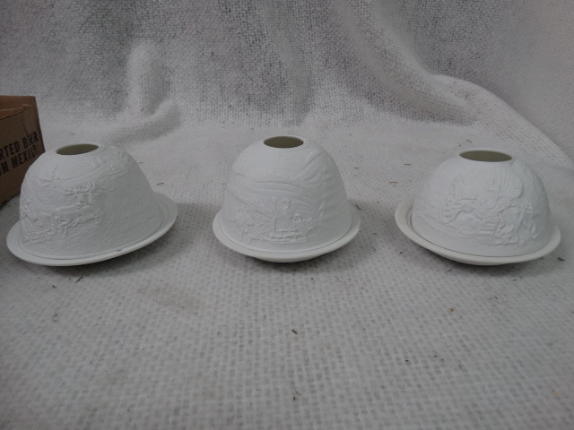 lot 1520 image: Set of 3 Ceramic Decor Items
