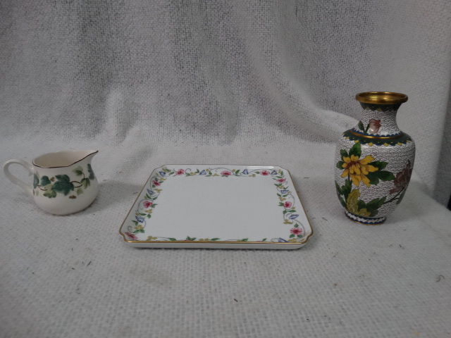 lot 1522 image: Lot of Floral Home Decor