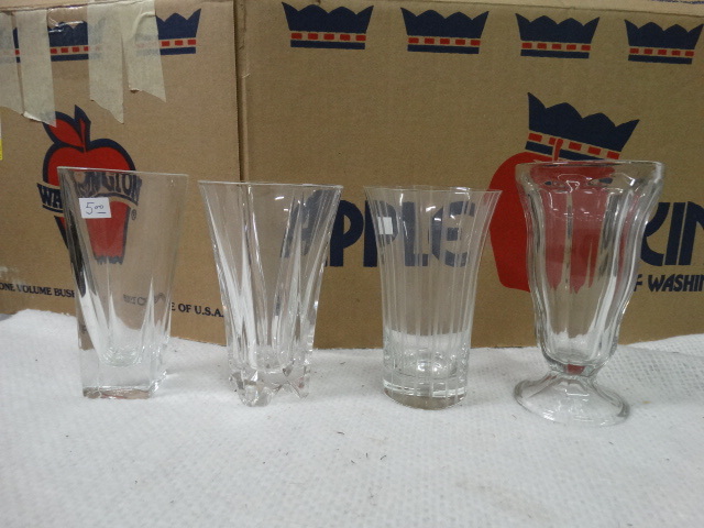 lot 1534 image: Lot of 4 Glass Cups