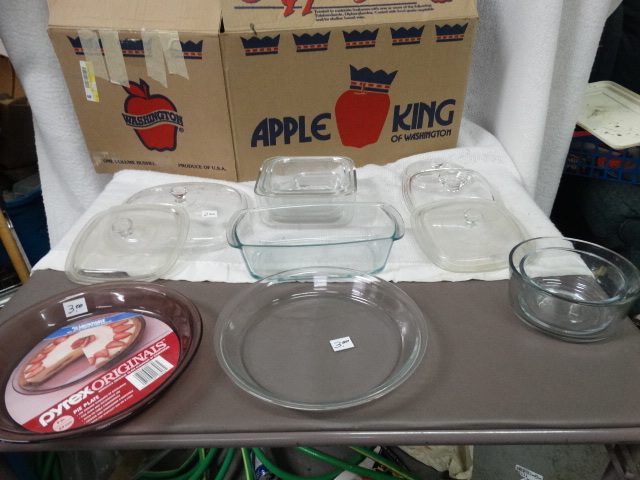 lot 1541 image: Lot of Glass Bakeware
