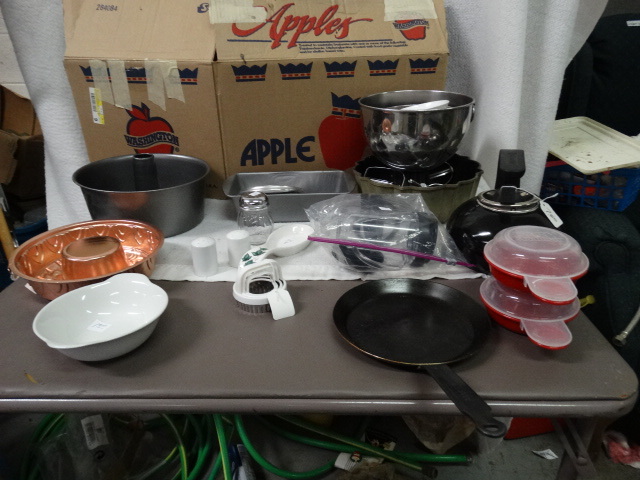 lot 1543 image: Lot of Misc. Kitchenware